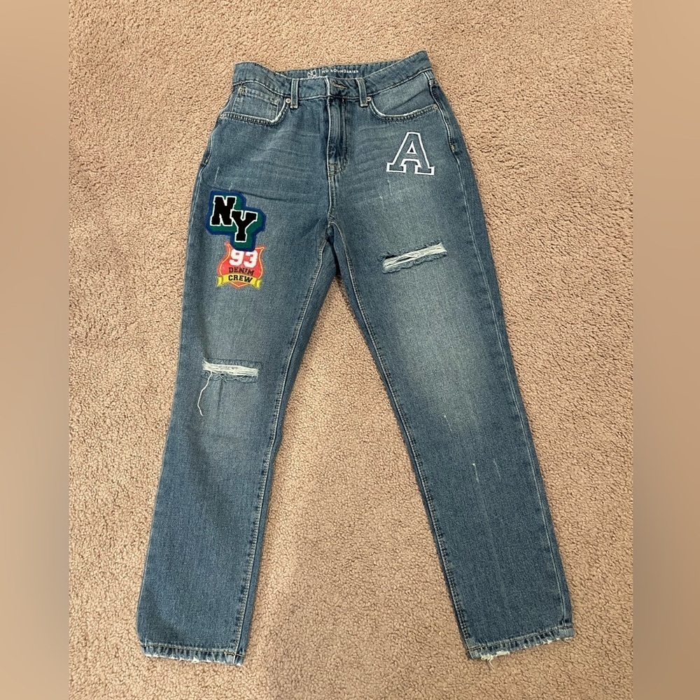 NO BOUNDARIES Y2k Patch Distressed Denim Mom Jeans - Picture 2 of 9
